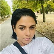 Laureata in scienze politiche con ottima conoscenza della lingua inglese certificata